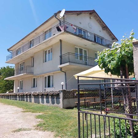 ביאלה Krimski Guest House And Bungalows מראה חיצוני תמונה